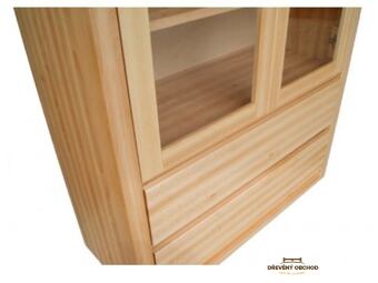 prosklená buková vitrína