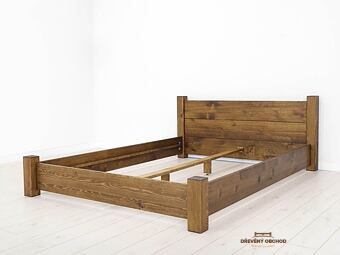 Rustikální postel borovicová