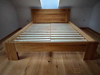Dubová postel
